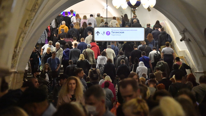 Потерял сознание и умер: Подробности задержания дебошира в московском метро