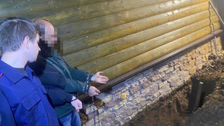 В Подмосковье на даче найдены тела женщины и ее 7-летней дочери