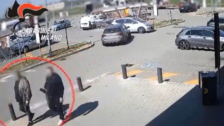 Полиция Италии опубликовала видео побега предпринимателя из РФ Артема Усса из-под ареста