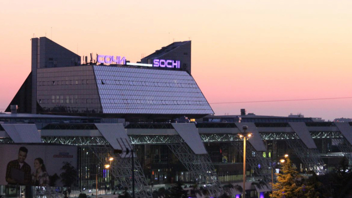 Погода налаживается: 19 самолётов вернулись в аэропорт Сочи с запасных аэродромов