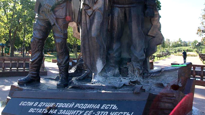 Украинские террористы взрывают память о матерях Донбасса