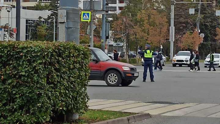 В Челябинске утром 1 октября повторно закрыли движение на центральной улице