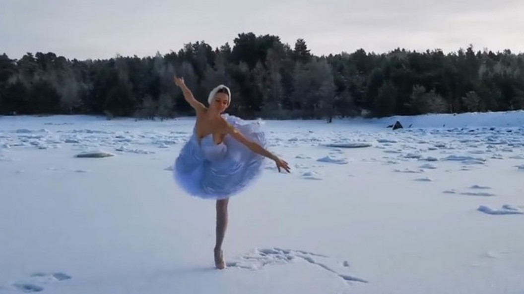Балерина бухта Батарейная. Балерина на льду финского залива. Балерина на льду 4. Финский лед.