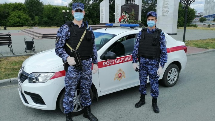 Пьяный челябинец не пускал скорую к больной