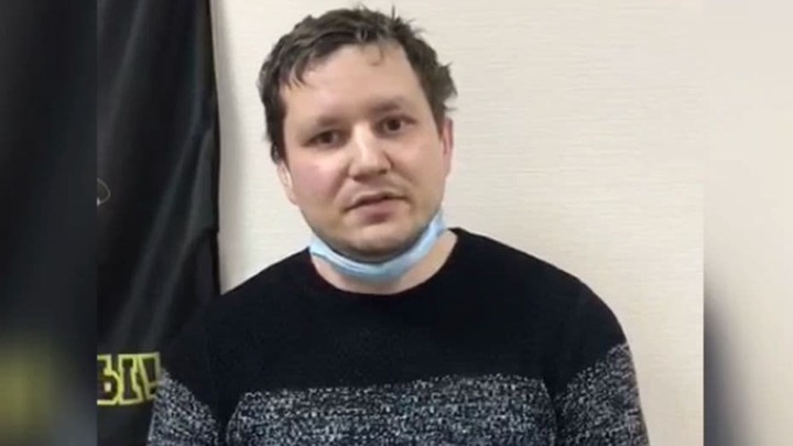 Напавшего на полицейского в центре Петербурга во время акций протеста приговорили к колонии