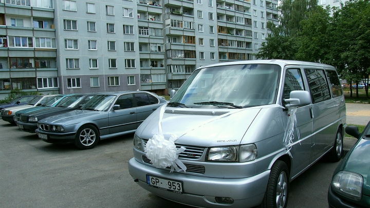 Жители Екатеринбурга пожаловались на незнакомцев, массово снимающих чужие авто