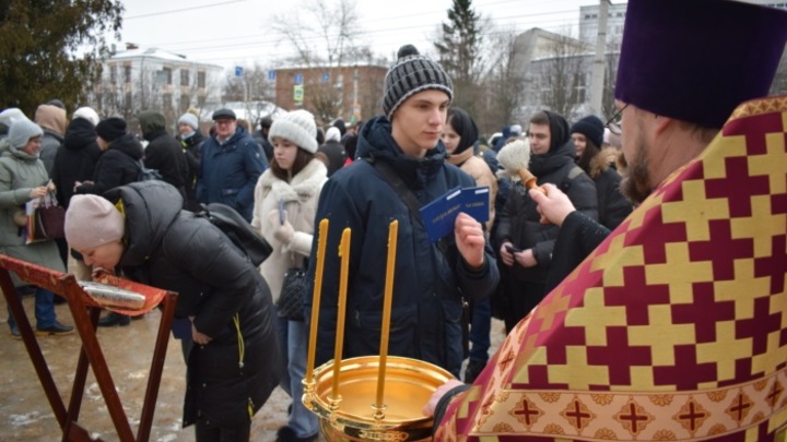 Ивановские студенты на молебне в честь Татьяниного дня освятили свои зачетки