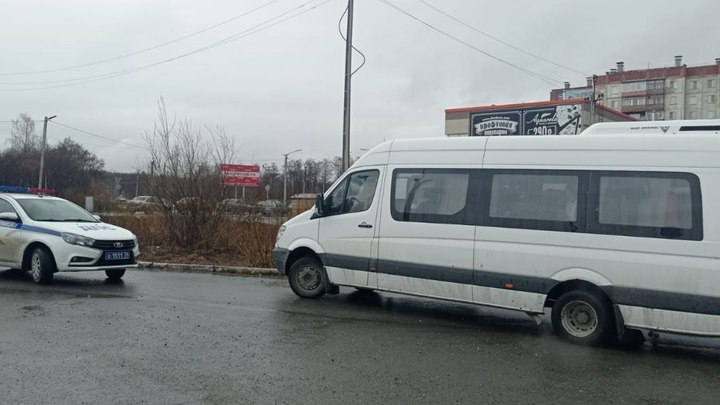 В Челябинской области начальник ГИБДД спас 11 человек из дымящейся маршрутки