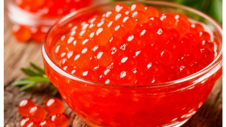 «Икра с подвохом»: Роскачество нашло кишечную палочку и сюрпризы в банках популярных марок