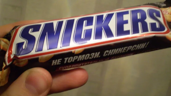 РИА: Почему продавцы магазинов в Лондоне покупают русские Snickers у оптовиков