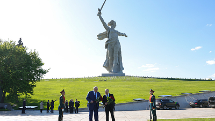 Славянам нет места в будущем: Лукашенко раскрыл смысл пышного Дня Победы в России
