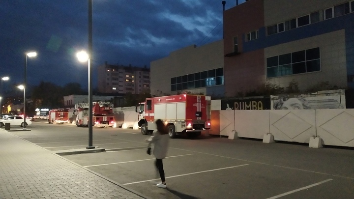 В Челябинске из ТК Северный эвакуировали 200 человек, там загорелись вещи