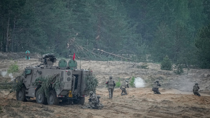 Выжили только 17 из 109 солдат: Испанский наёмник сбежал с Украины, потеряв в бою отряд и собаку
