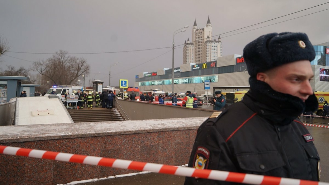 Фото с места ДТП в Москве: В Сети восстанавливают детали тарана на Славянском бульваре Фото с места ДТП в Москве: В Сети восстанавливают детали тарана на Славянском бульваре