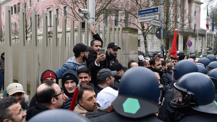 Превратить Германию в халифат. Требования исламистов удивили Bild и посла ОАЭ