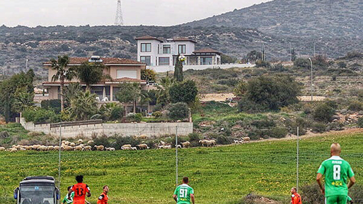 Футболисты из самарских «Крыльев Советов» отправились на сборы в Турцию