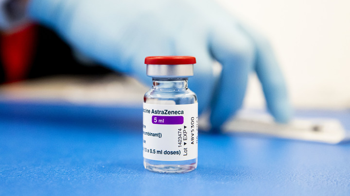 Минздрав признал комбинирование Спутника и вакцины AstraZeneca неэтичным