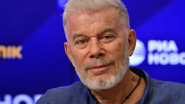 Патриот Газманов в клочья разорвал флаг США во время своего концерта