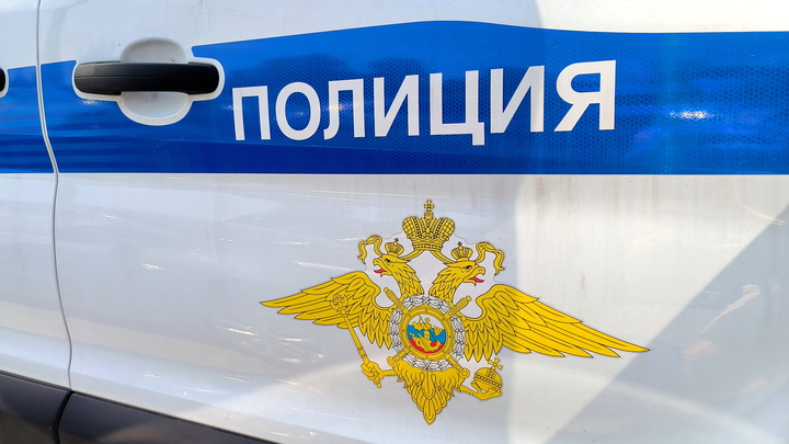 В Темрюкском районе неизвестный поджёг уличные зонты и избил роллет