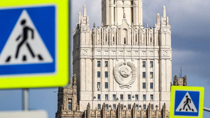 В обход чёрного списка: В Россию может приехать запрещённый политик из США