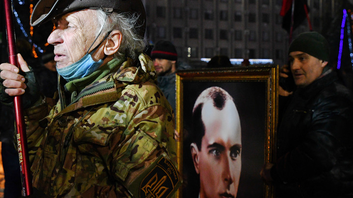 По заслугам: В Германии вновь осквернили могилу фашистского прислужника Бандеры