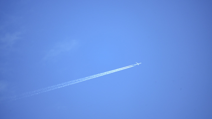 В Москве аварийно сел самолёт с опасным грузом