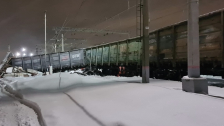 На станции Люблино-Сортировочное один грузовой поезд протаранил другой