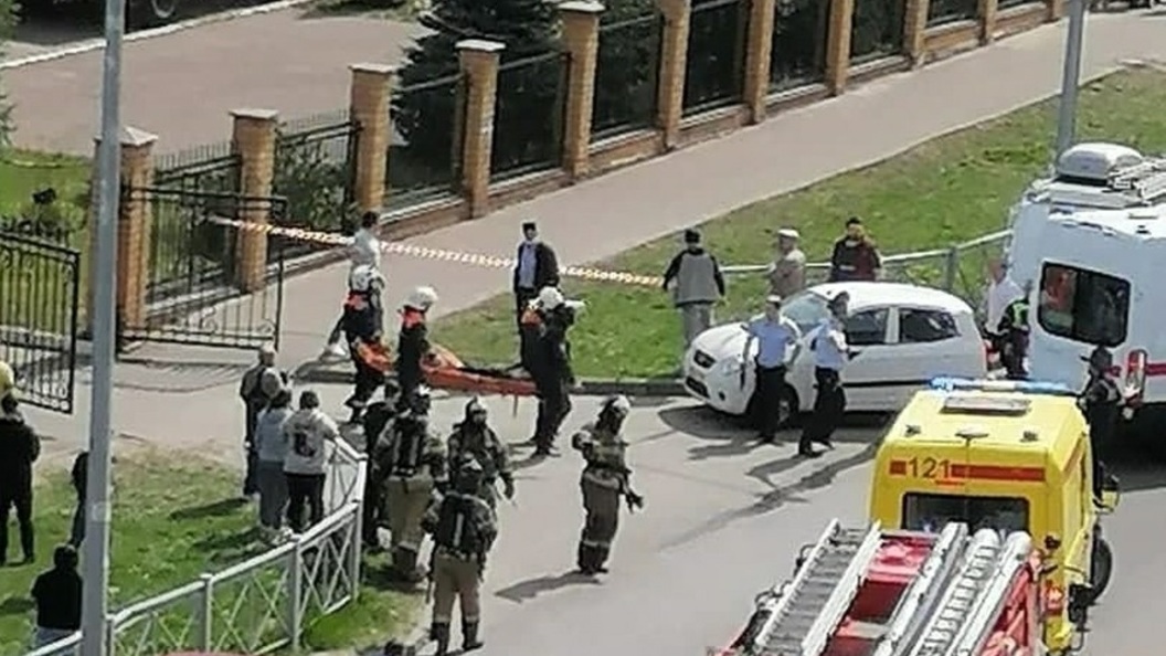 В школе будет расстрел. Казань траур стрельба в школе. Казань школа 175 стрельба. Стрельба в Казанской школе номер 175. Казань стрельба 2021.