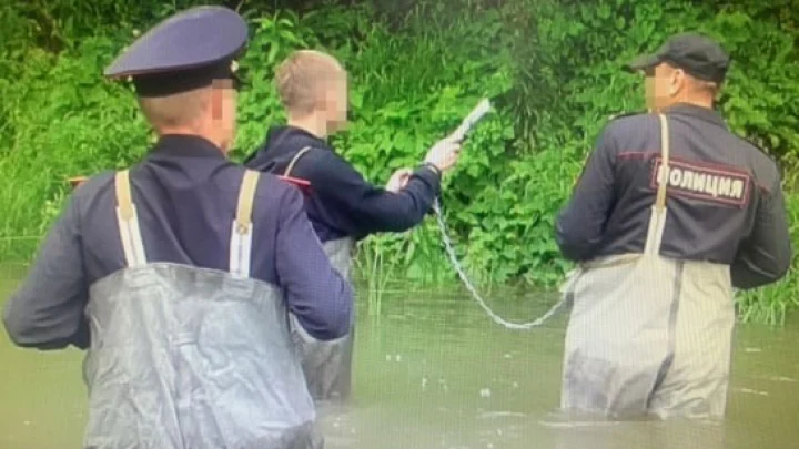 В Новосибирске осудили изрезавшего лицо школьнику подростка