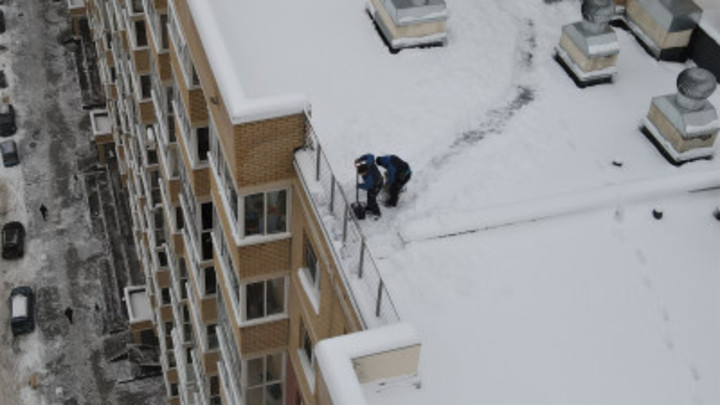 Управляющая компания в Ступино убрала сосульки с крыш только после крупного штрафа