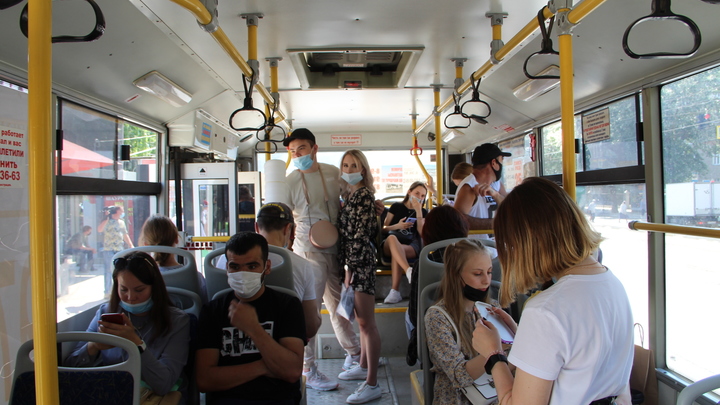 В Новосибирской области усилили проверки соблюдения масочного режима в общественном транспорте