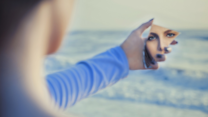 На феминистку Маршенкулову возбудили дело за оправдание убийства Владлена Татарского - источник