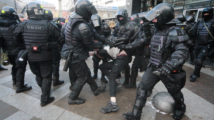 В Петербурге задержан второй подозреваемый в нападении на силовиков во время протеста