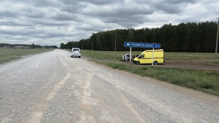 В Новосибирской области в опрокинувшемся автомобиле погибла женщина-водитель