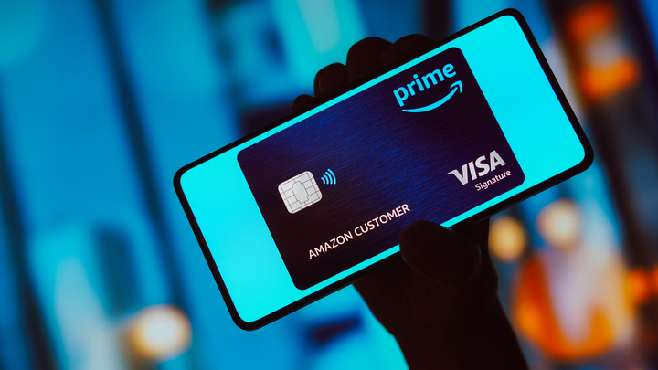 Visa запретила банкам стран, граничащих с Россией, выдавать карты русским