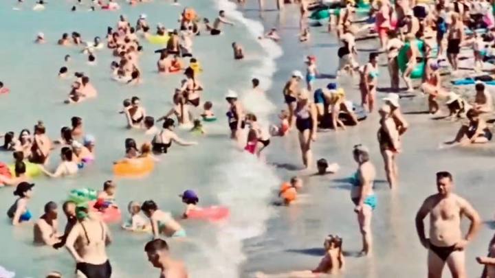 На пляжах Краснодарского края настоящий аншлаг