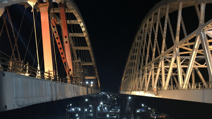 Проезд электрокаров по Крымскому мосту запретят из-за мер безопасности