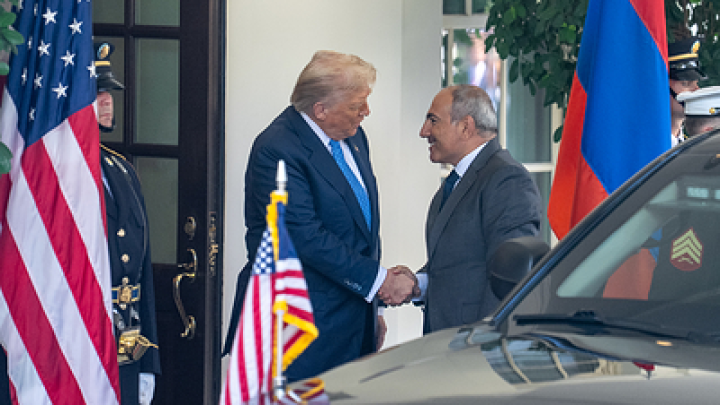 Трамп привел Алиева в свой фирменный магазин в Вашингтоне и похвастался популярностью