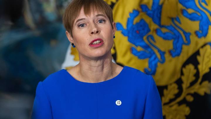 Президент с бейджиком - эстонка Кальюлайд предложила Путину говорить о геополитике