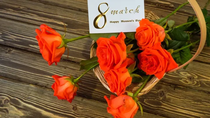 Мошенники с вредоносными открытками активизировались перед 8 Марта