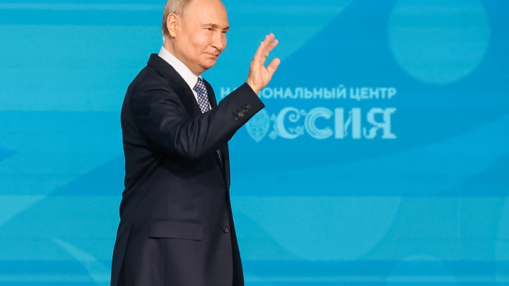Странности переговоров Путина и Уиткоффа: Заметили только сейчас. Обычно президент так не делает