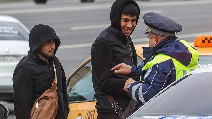Легализация тысяч мигрантов через взломанные Госуслуги. Секретные схемы новых граждан России