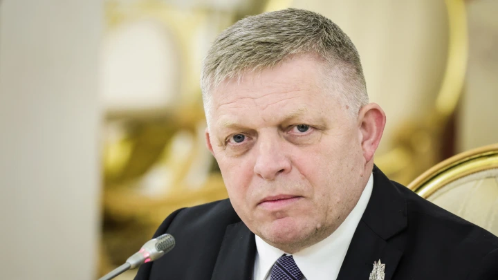 Фицо предложил выступающим за Украину студентам самим отправиться воевать