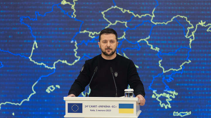 Новый закон Зеленского о ВСУ массово осудили сами украинцы - Politico