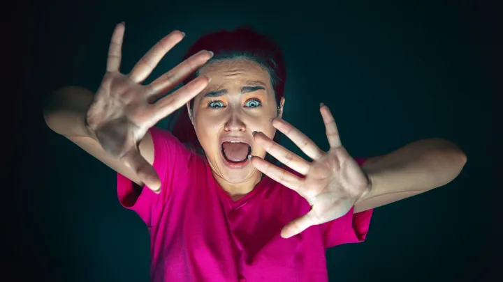 Мужчина в костюме Человека-паука сорвался с высоты 20 метров и выжил