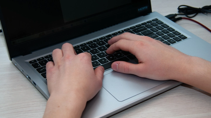 Лучшие учёные гибнут при странных обстоятельствах. Спасти не удаётся