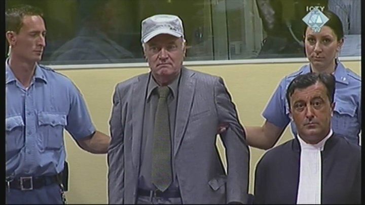 Виновен по 10 пунктам обвинения: Генерала Младича приговорили к пожизненному сроку