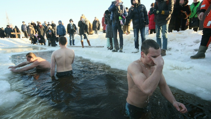 Верующих лишают крещенских купаний - в Омске пугают раздевалками