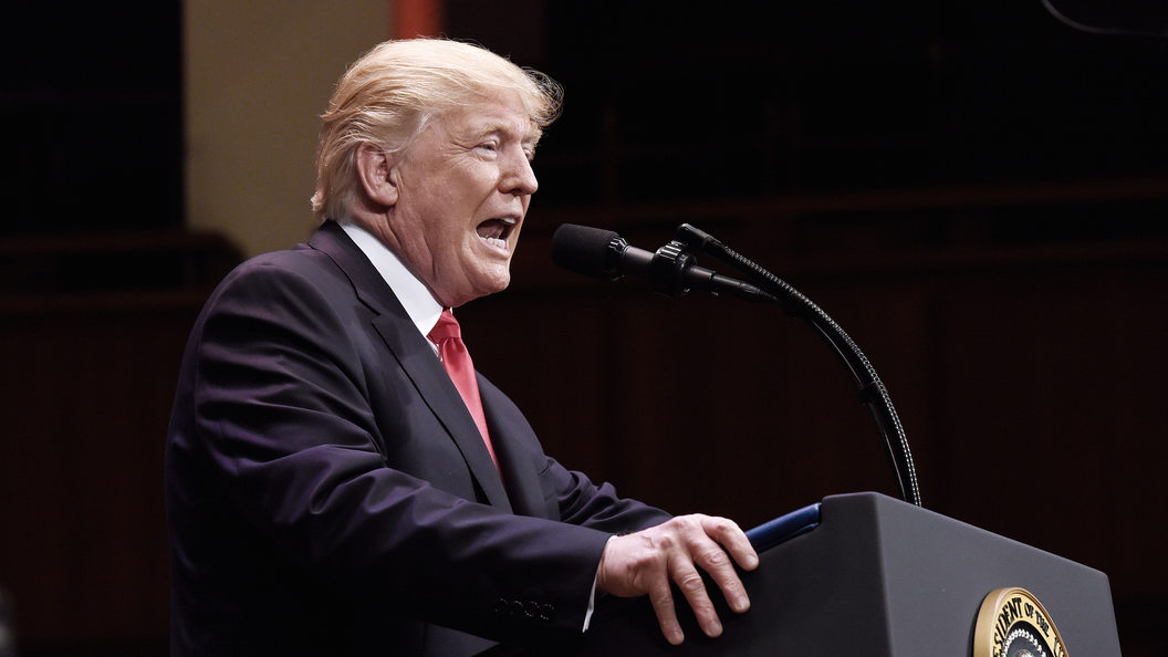 Трамп избил CNN за фейковые новости Трамп избил CNN за фейковые новости