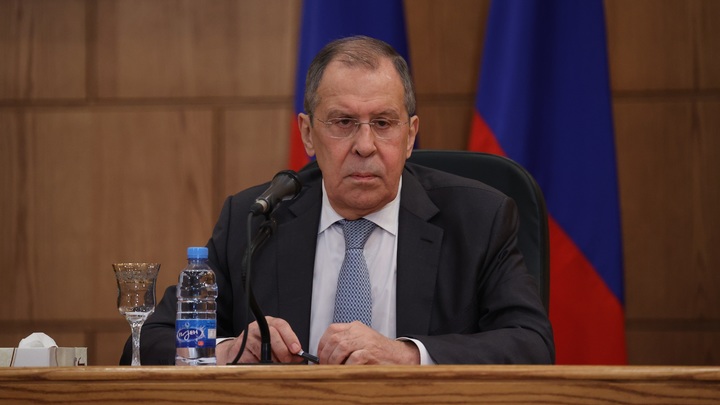 "Нам даже отказывают в том, что мы люди?!": Лавров разнёс версию о "случайном" спасении Навального "Нам даже отказывают в том, что мы люди?!": Лавров разнёс версию о "случайном" спасении Навального